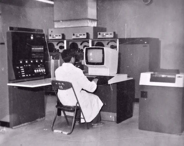 IBM 370/138大型计算机机房
